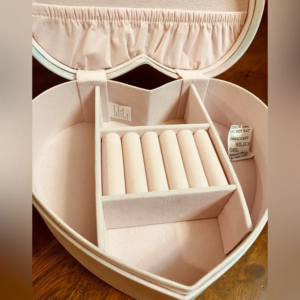 NWT! Jewelry box in pastel tones. Lined interior, mirror. Gorgeous heart-shaped.